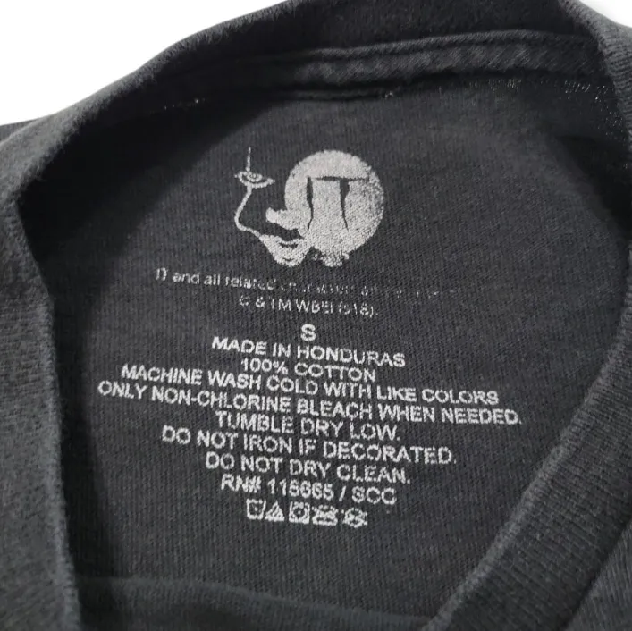 Shirt Size Small Pennywise Graphic Print T-Shirt Horror Tee Scary Clown Graphic Print Unisex - Image 6