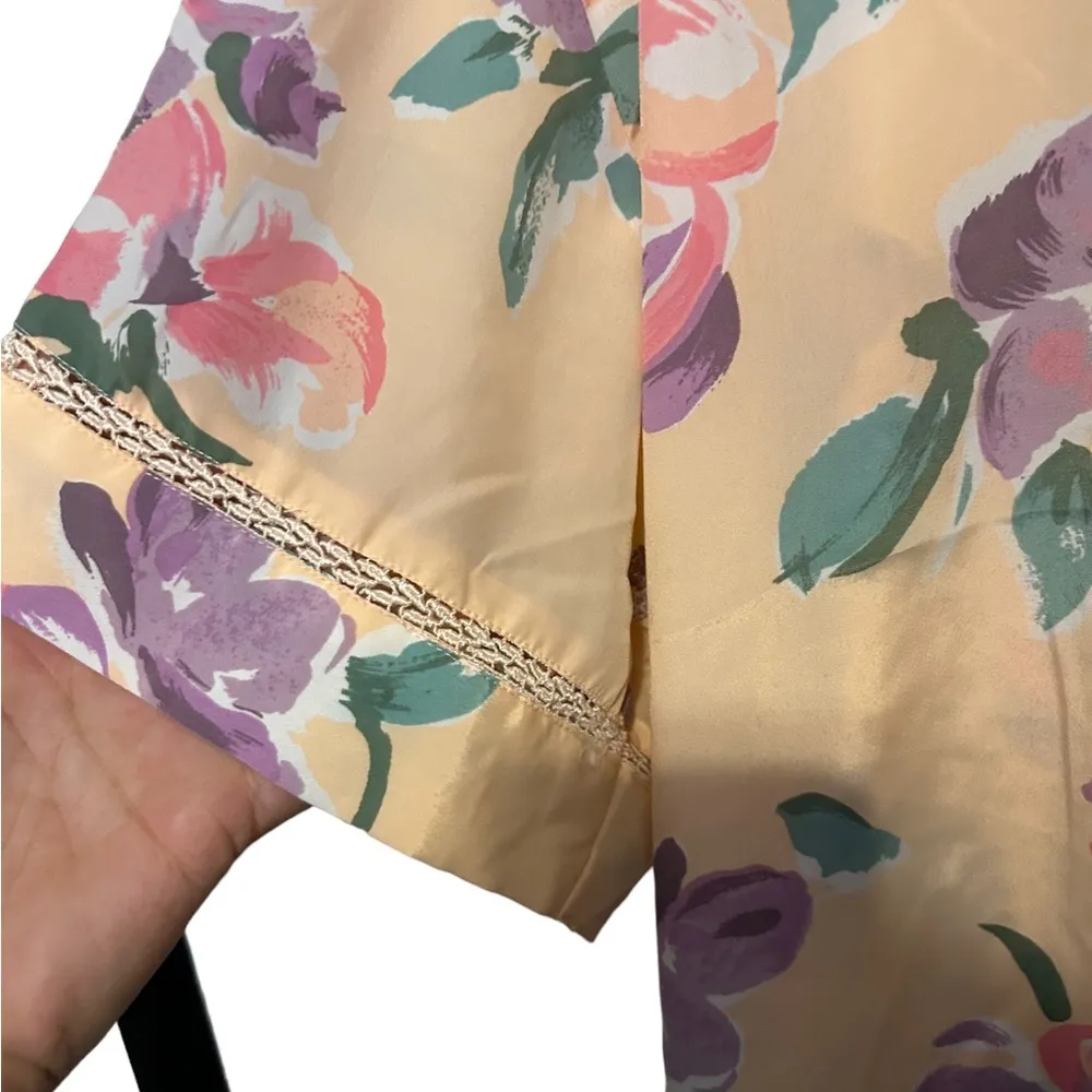 VICTORIA'S SECRET Pajamas Peach Floral Silky Short Sleeve set size medium - Image 3