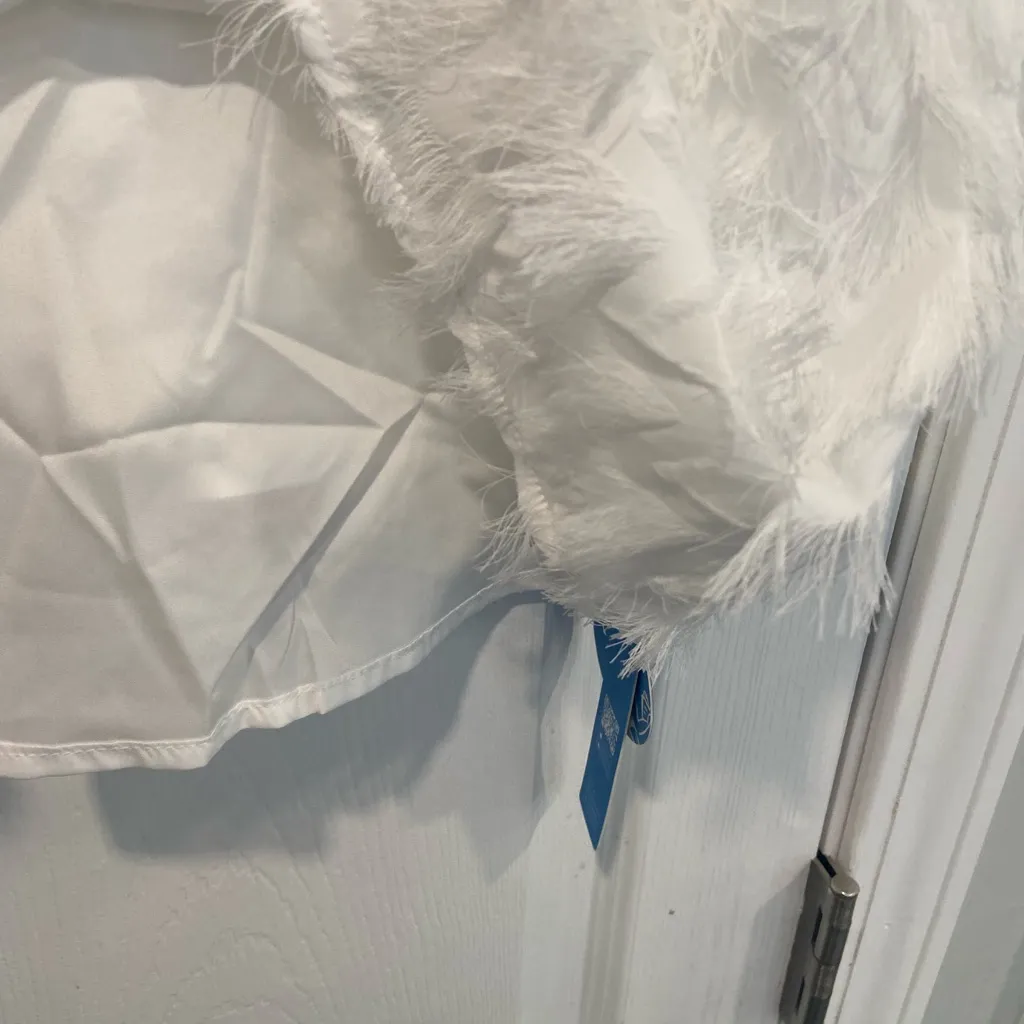 NWT Cupshe Size M White Feathered Adjustable Spaghetti Strap V Neck Cami Top - Image 5