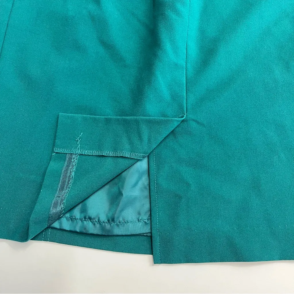 Green skirt back zipper faux pockets lined size 6 holiday party work party - Image 7