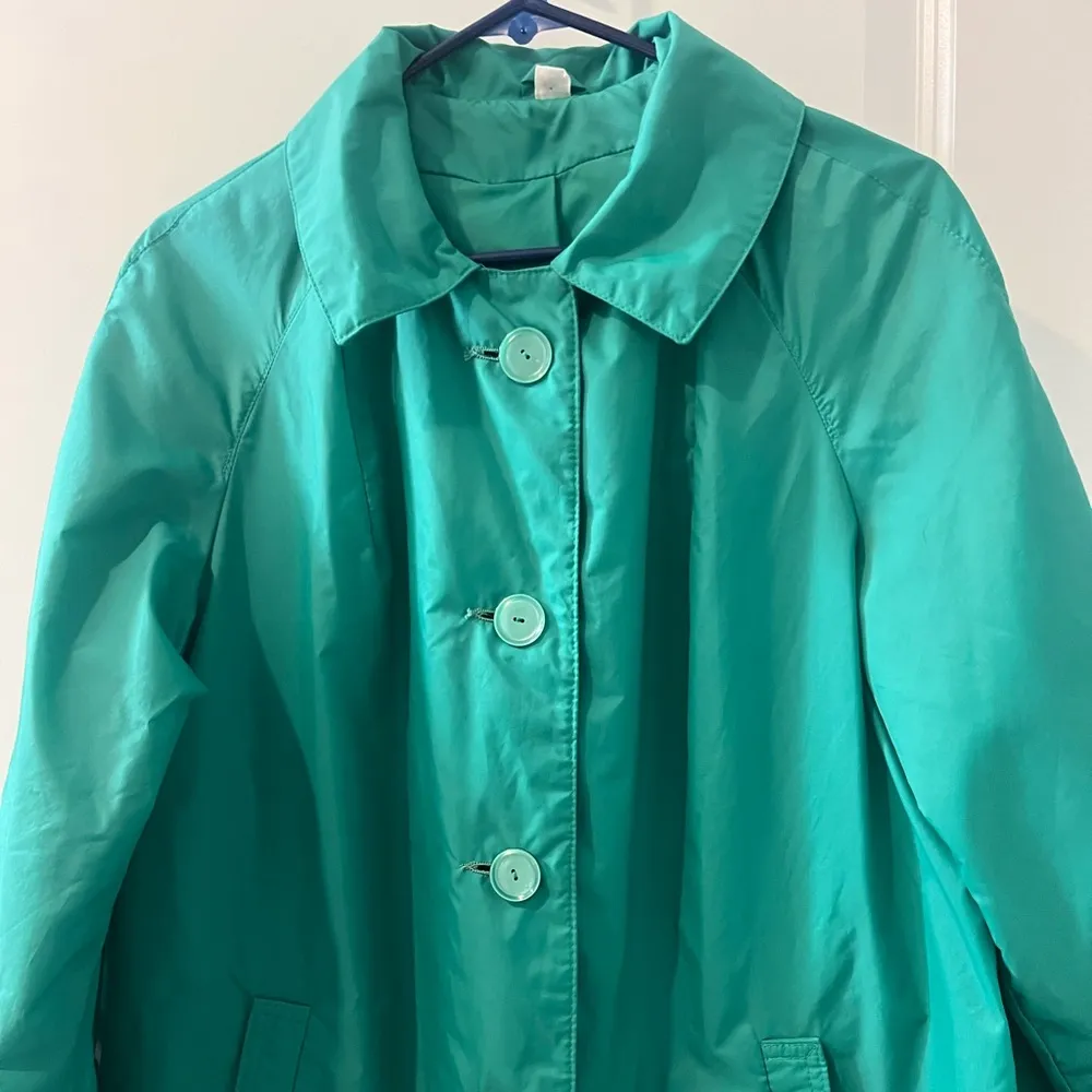 Vintage Alligator Lacoste women's size 10 raincoat - Image 3