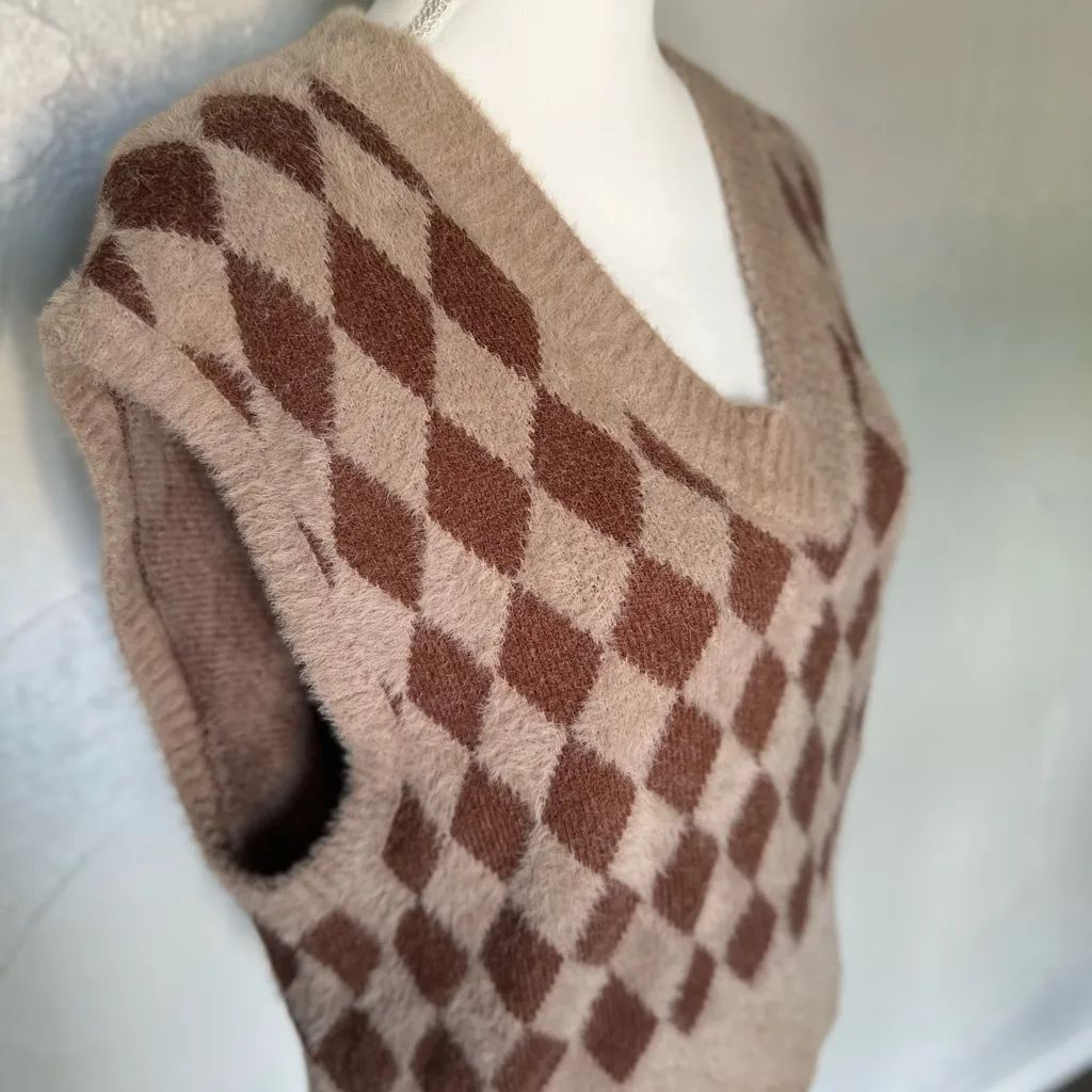 Brown and Cream Argyle Sweater Vest Size L - Image 6