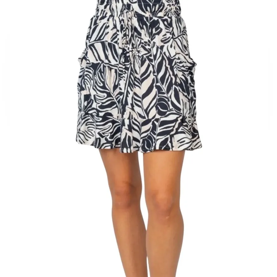 White birch tropical print skort. Size XL - Image 6