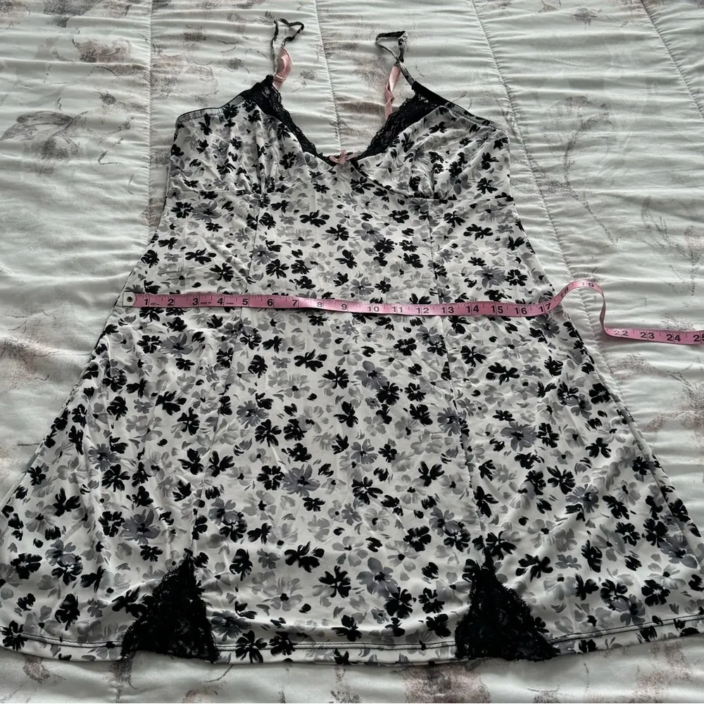 Black and white ditsy floral Y2K goth lace trim slip dress siz M spaghetti boho Size M - Image 7