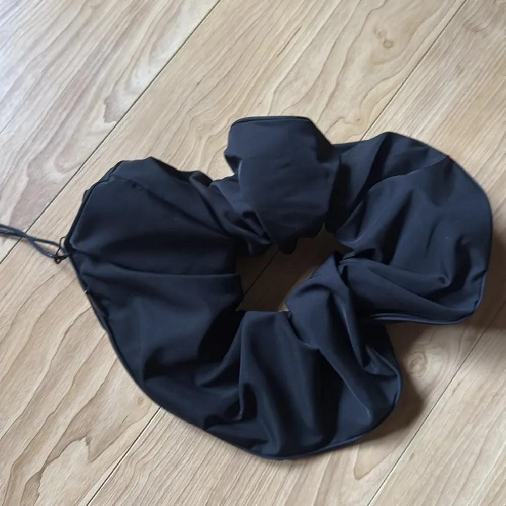 STAUD Black Scrunchie - Image 4