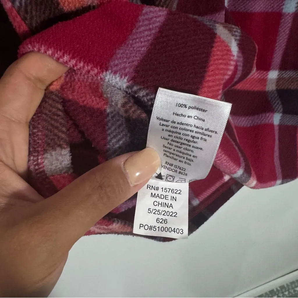 Eddie Bauer Woman's Red Plaid Fleece 1/4 Zip‎ Pullover Size Medium - Image 4