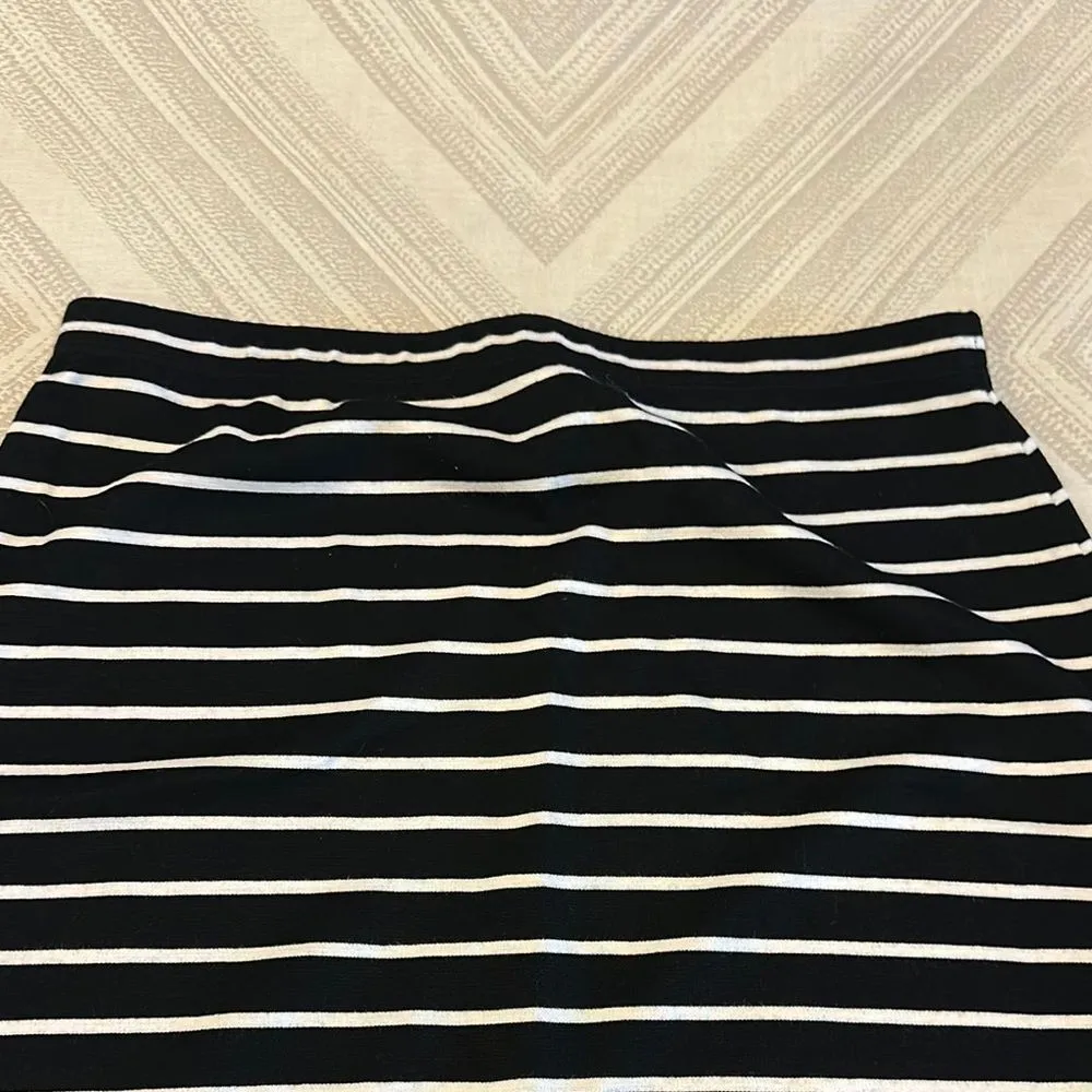 Max Studio Women’s Black and White Striped Skirt - Size S - Image 2