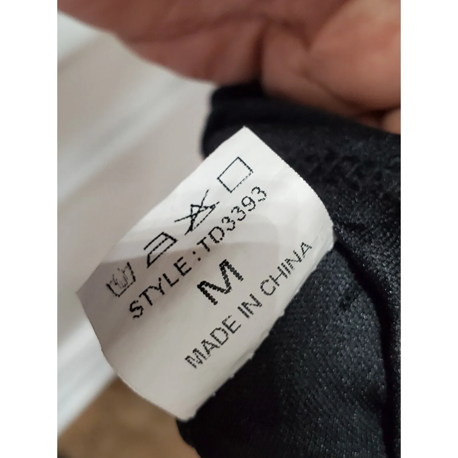 Solid Women's Black Rayon Round Neck Sleeveless Pullover Top Blouse Size Medium - Image 11