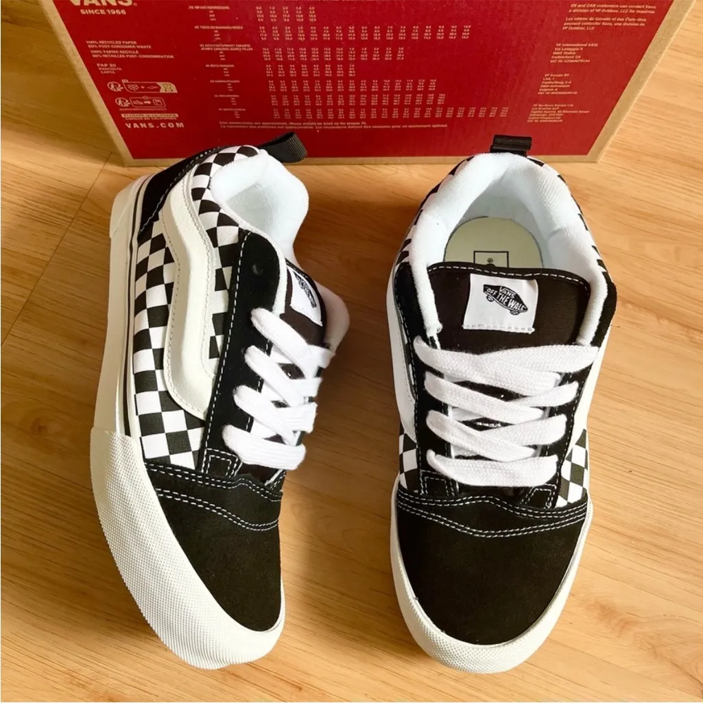 Vans Big Kids Knu Skool Checkerboard
Shoe 6.0 US Women 7.5 US - Image 9