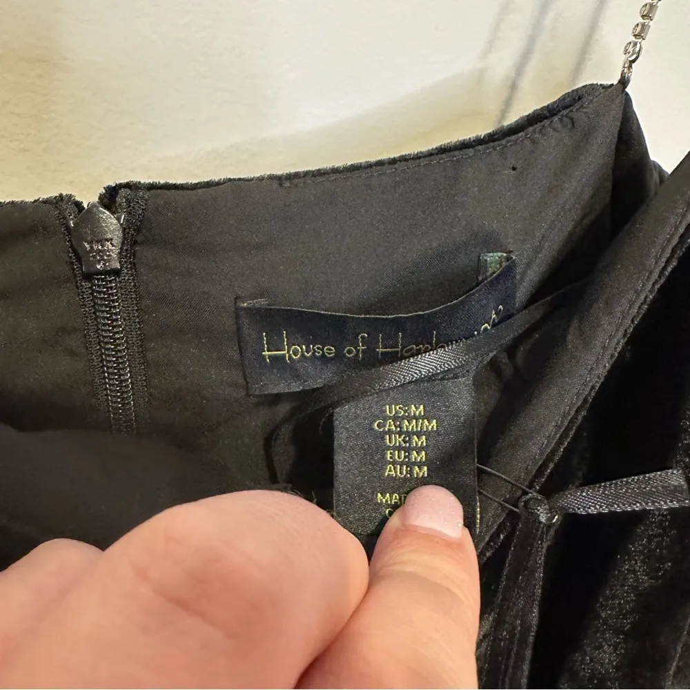 NWT house of harlow 1960 velvet mini dress with rhinestone straps size medium - Image 4