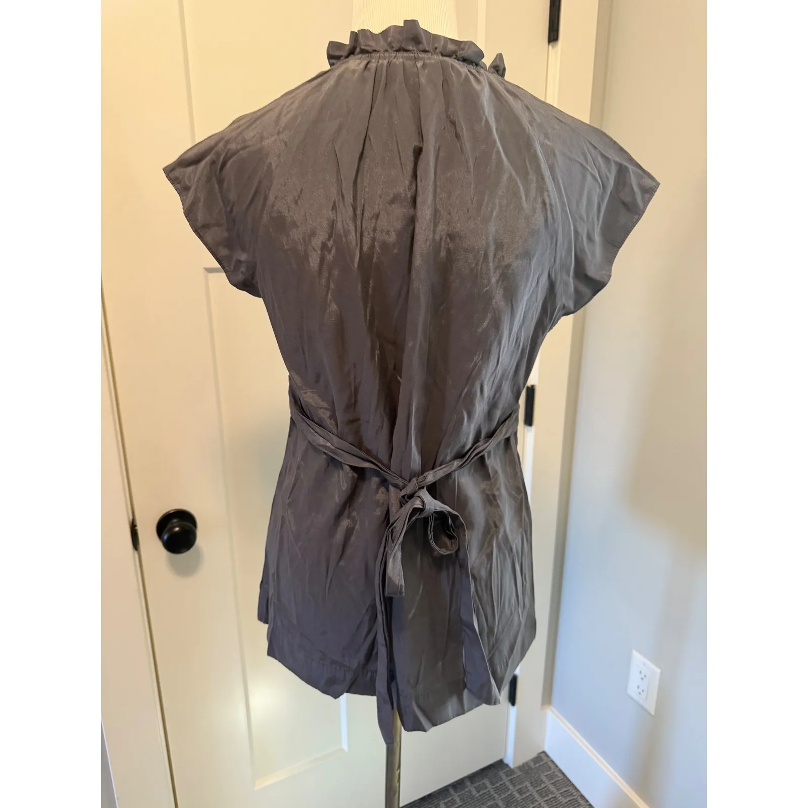 Apt 9 Womens Gray Button Front Ruffled Collar Cap Sleeve Tunic Top Size‎ M Size M - Image 4