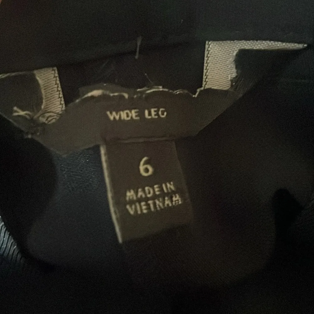 Banana Republic SILKY RELAXED TROUSER NWOT Size 6 Black - Image 10