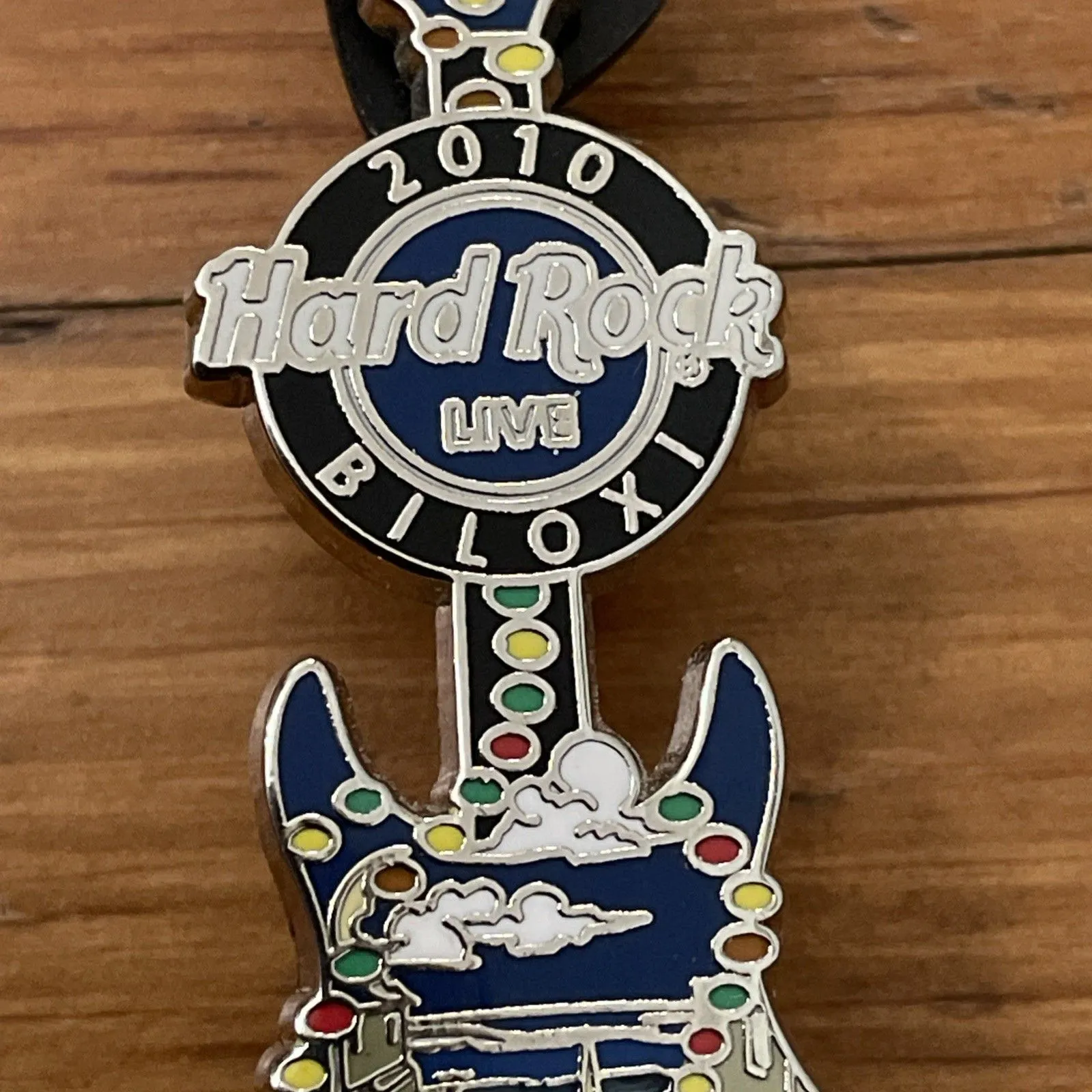 Hard Rock Cafe Biloxi 2010 Guitar Pin Limited Edition 300 Collectible Music - Image 4