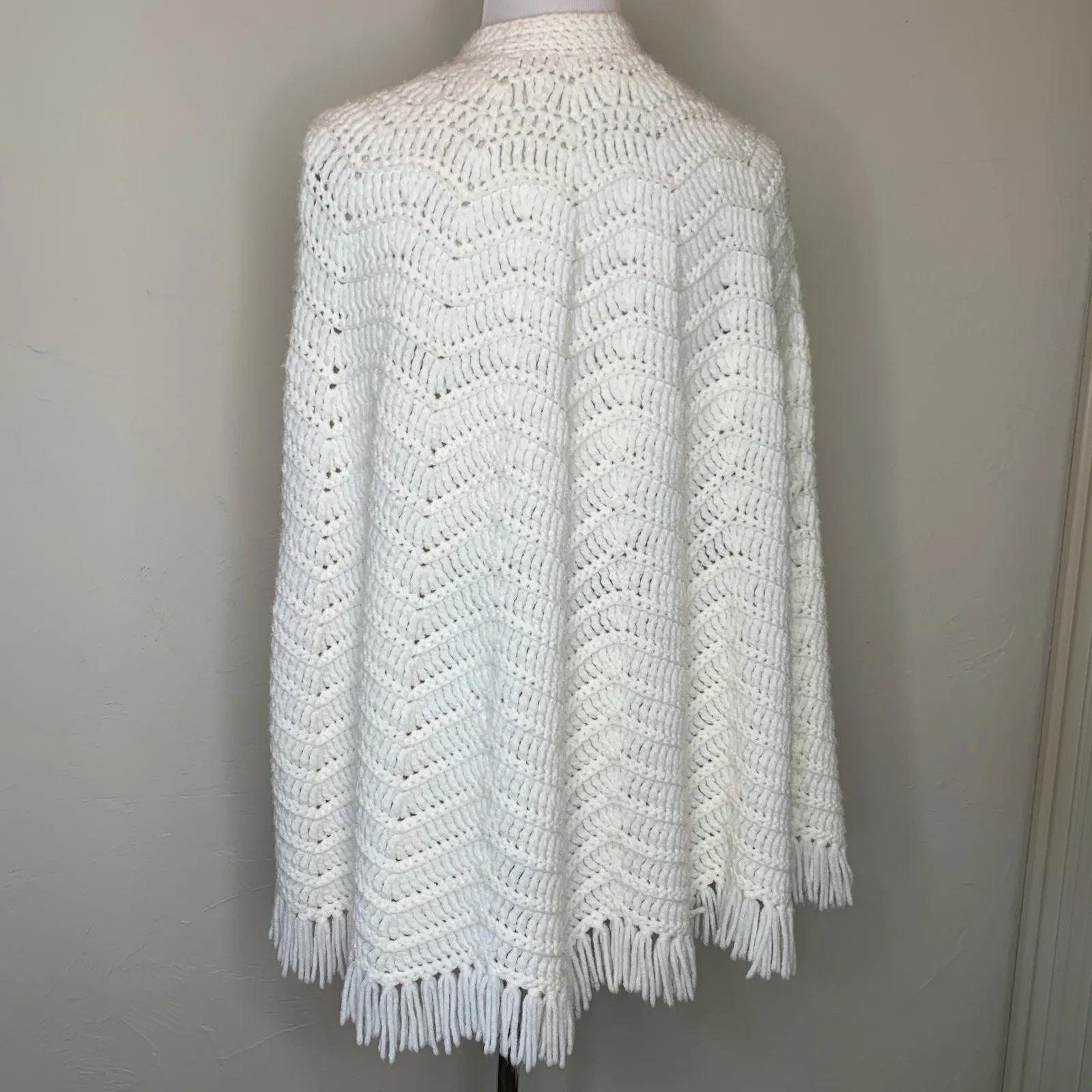 Vintage Handmade Poncho 70s OSFM White Button Front - Image 2