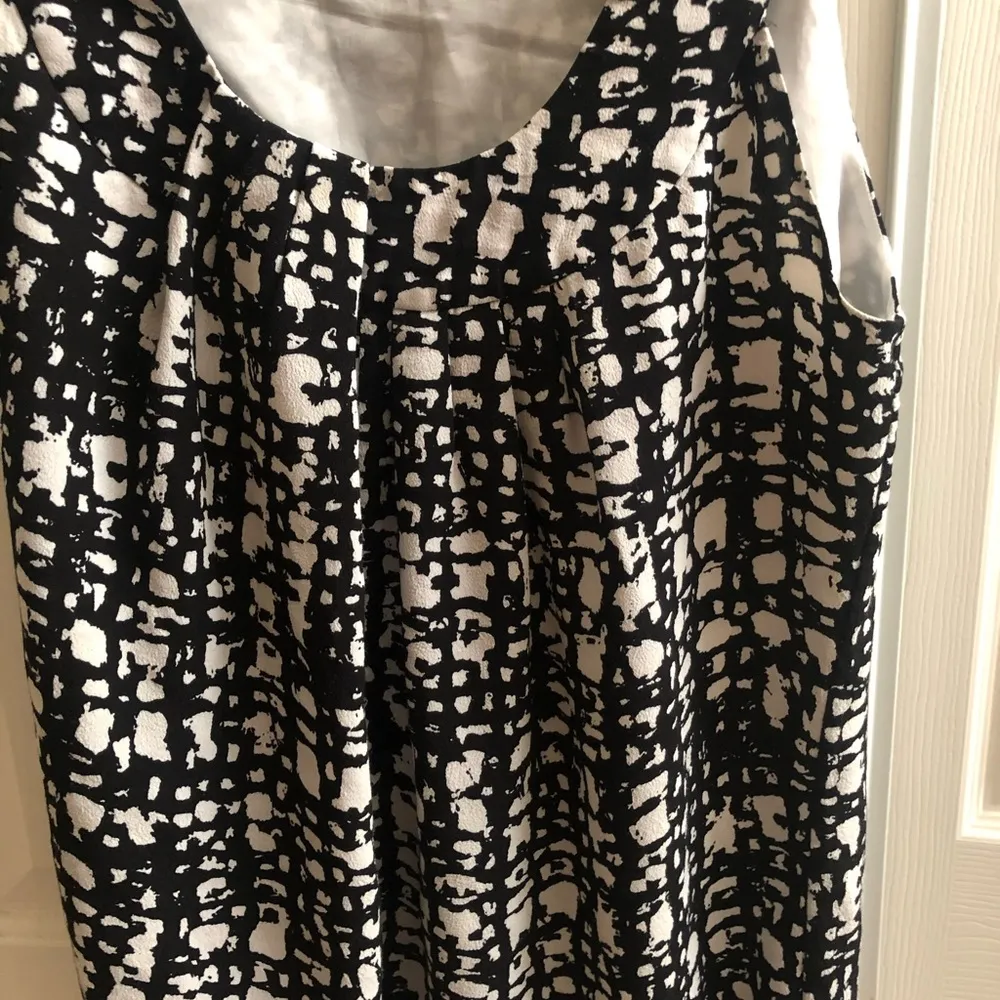 Kate Spade Sleeveless Black & White Design Top M - Image 5