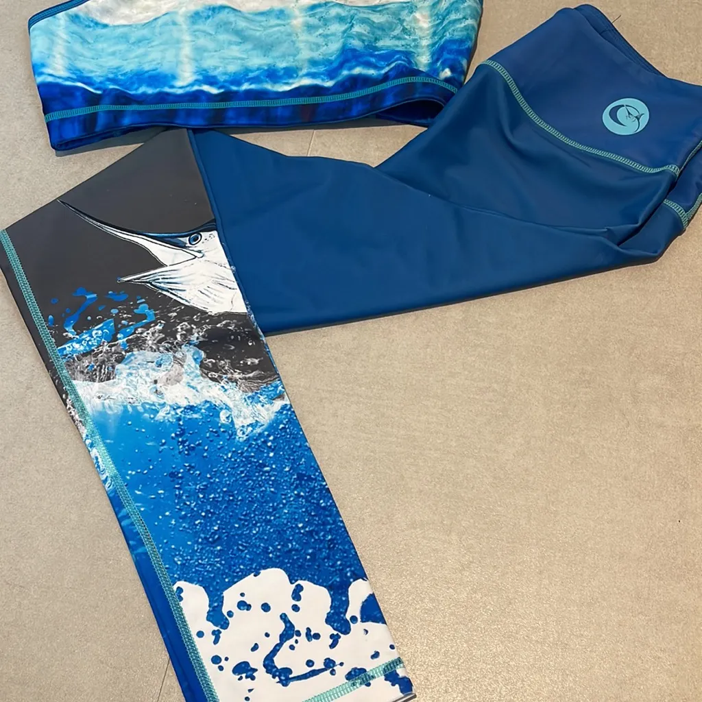 Wave life women XS UV50+ LEGGING and reversible SPORT BRA set blue marlin - Image 3