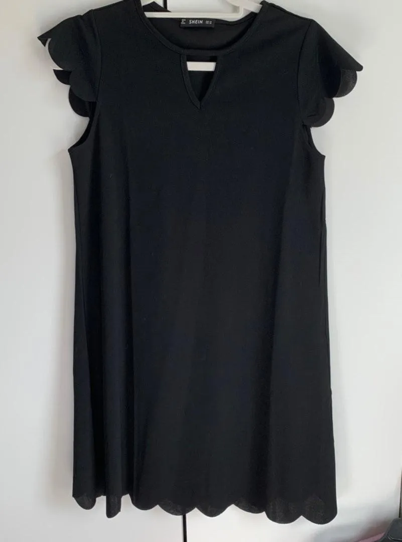 Black Keyhole neck scallop trim tunic dress SZ xs - Image 6