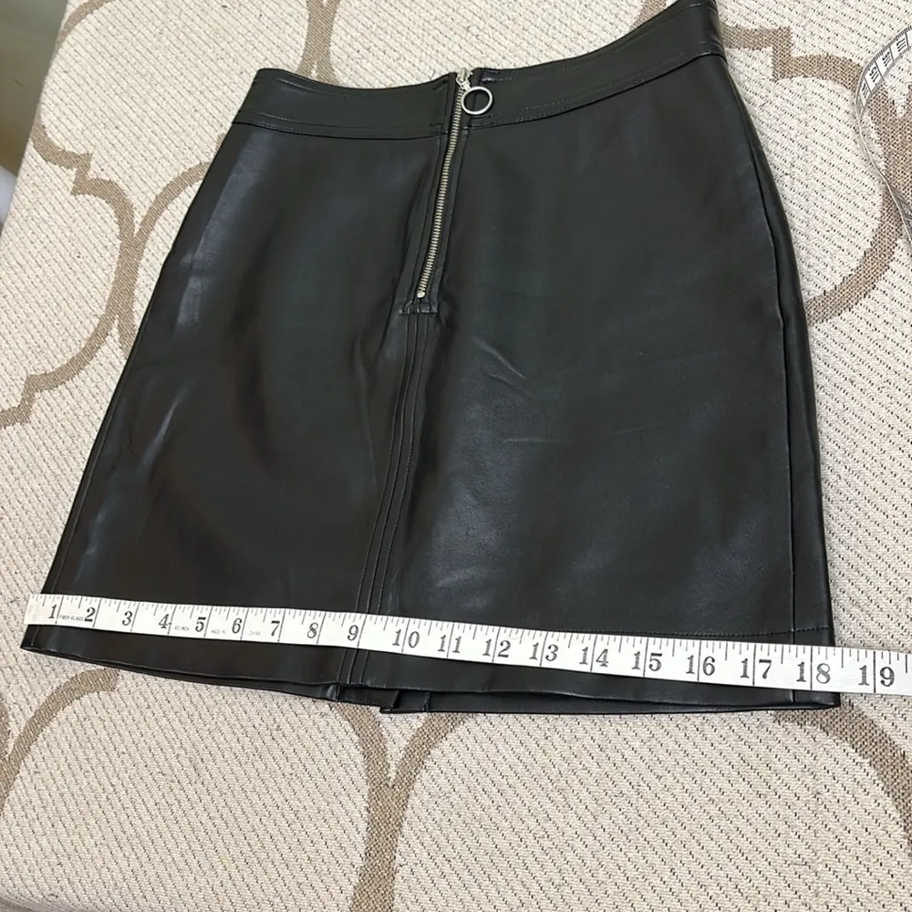 Aritzia Wilfred free Black vegan Leather zip front mini Skirt - Image 5