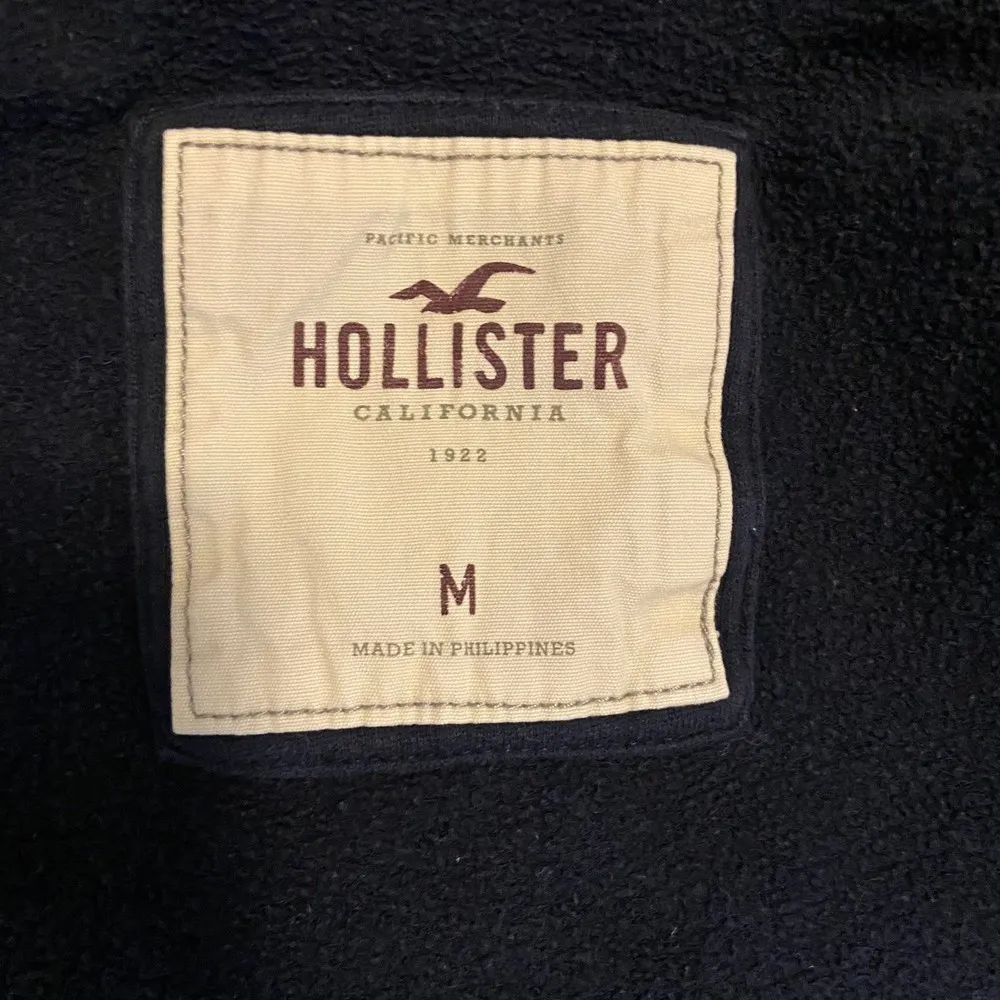 Hollister Navy Blue Button Front Sweater Size Medium - Image 7
