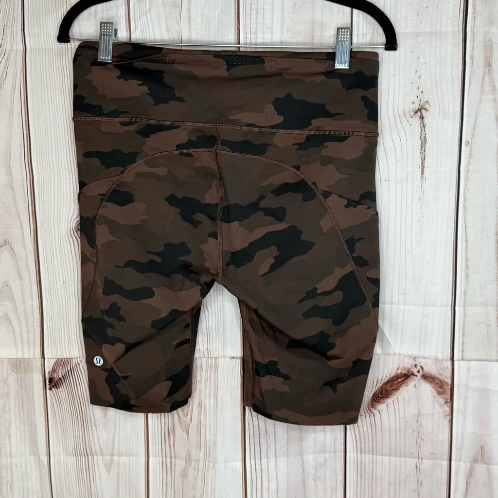 Lululemon Fast and Free Short 10" *Non-Reflective
Heritage 365 Camo Brown Earth - Image 3
