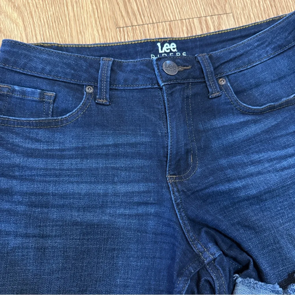 Riders by Lee Indigo Womens Collection Den Shorts  Size 6 - Dark Blue Denim - Image 2