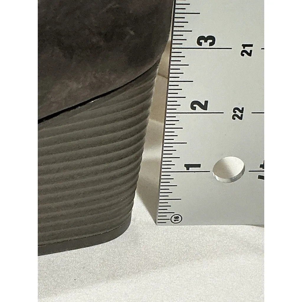 Woman's Ultimate Comfort Collection By Clark Brown Round Toe Bulk Heel Boot 7.5 - Image 8