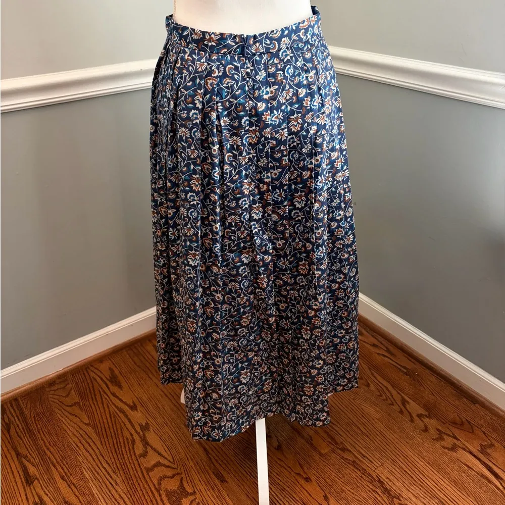 J. McLaughlin Calluna Pleated Midi Skirt Navy Floral “Mini Secret Garden” Print - Image 3