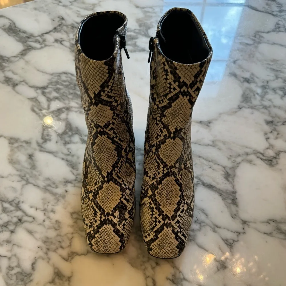 New no Box Nordstrom Vegan Leather Boots 6 Snake Print Cream Brown Ankle Booties - Image 2