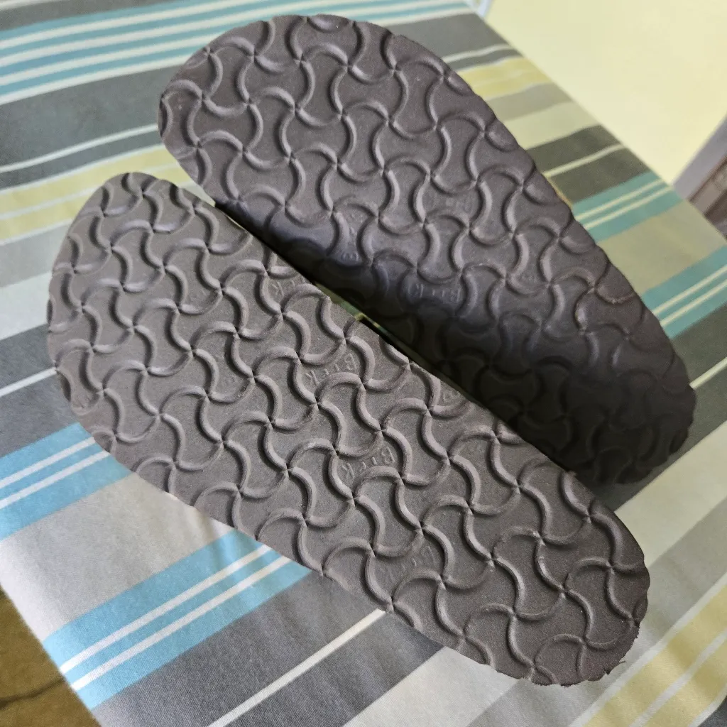 Birkenstock Arizona Gold Sandals Women's Size 39 Narrow - Image 7