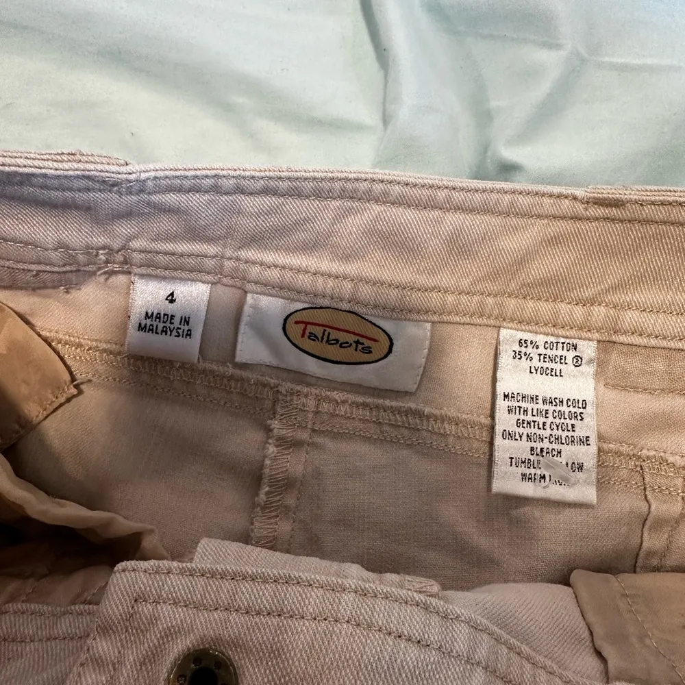 Talbots Women's Khaki Pants Size 4. Light Beige. Woven Fabric. Unique Waistband. - Image 6
