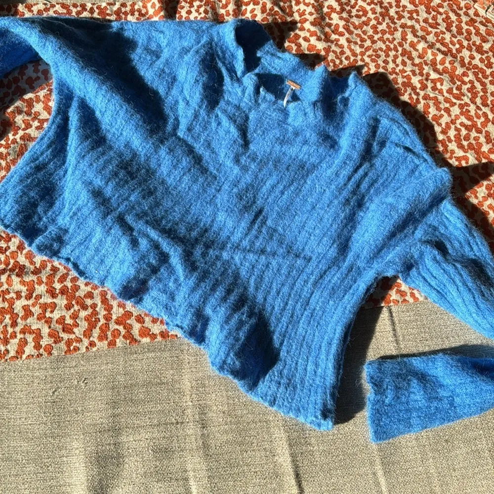 Free people alpaca blue sweater size small - Image 8
