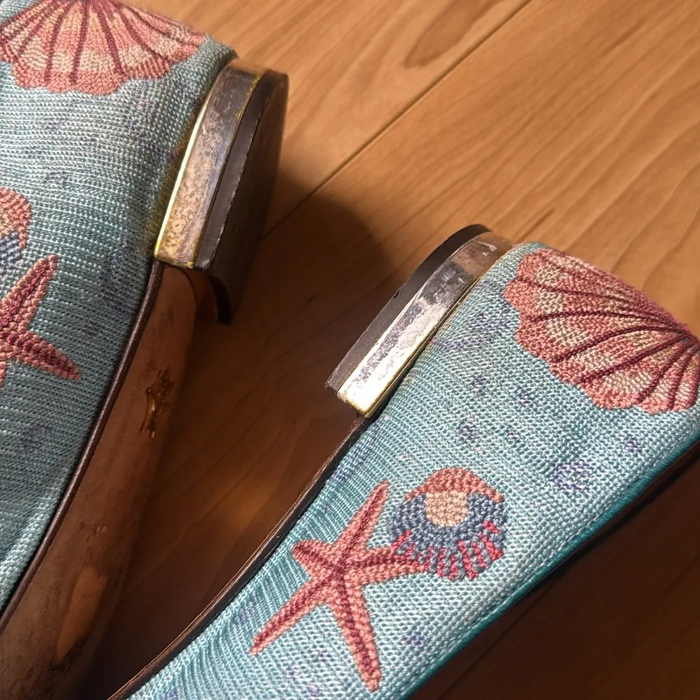 Elegant Shell Embroidered Loafers - Blue and Pink - Image 7