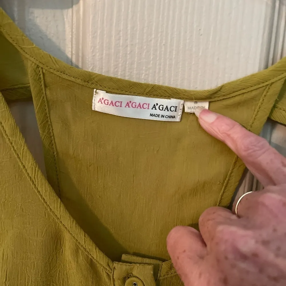 A'Gaci A’Gaci high-low celery green sheer top with double key hole back - Image 5