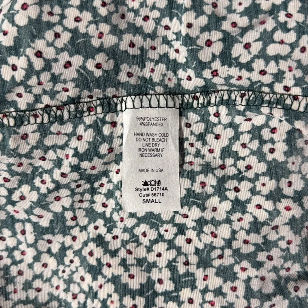 Piper & Scoot The Egan Flutter Sleeve Floral Dress in Hunter Green, Size S​​ Green - Image 3