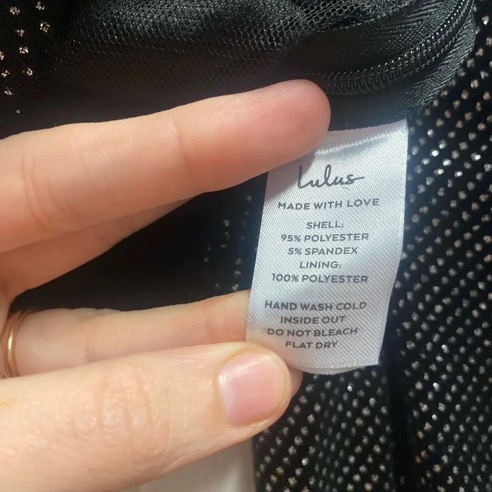 NWT  Cropped Sequin/Sparkle Top Size Small - Image 4