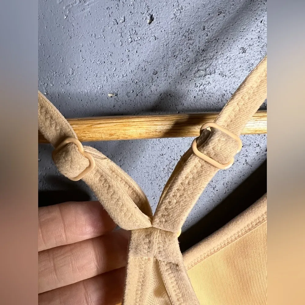 Nike Women's Dri-Fit Indy Court tan/orange Sports Bra Strappy Racerback Mesh. Md - Image 4