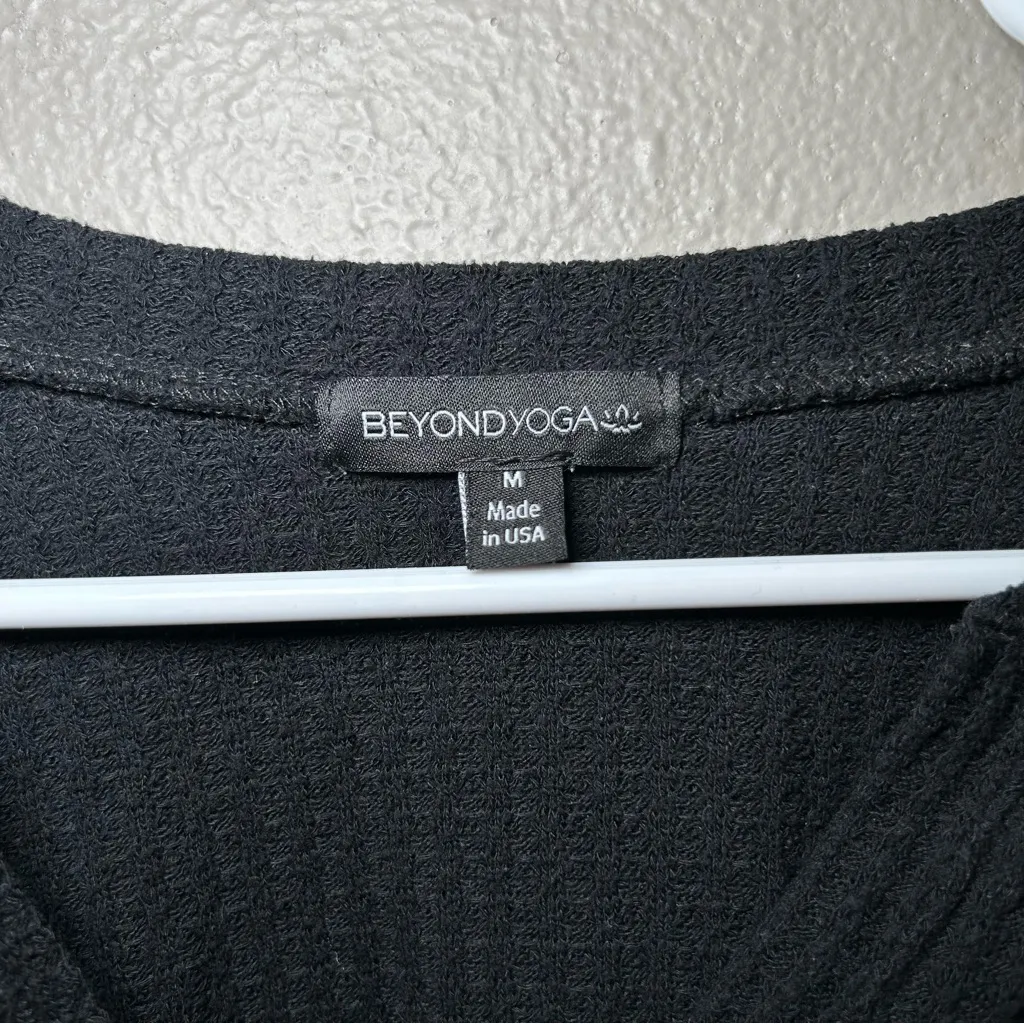 Beyond Yoga Black Waffle Knit Boxy Long Sleeve Pullover Top Women’s Size Medium - Image 6