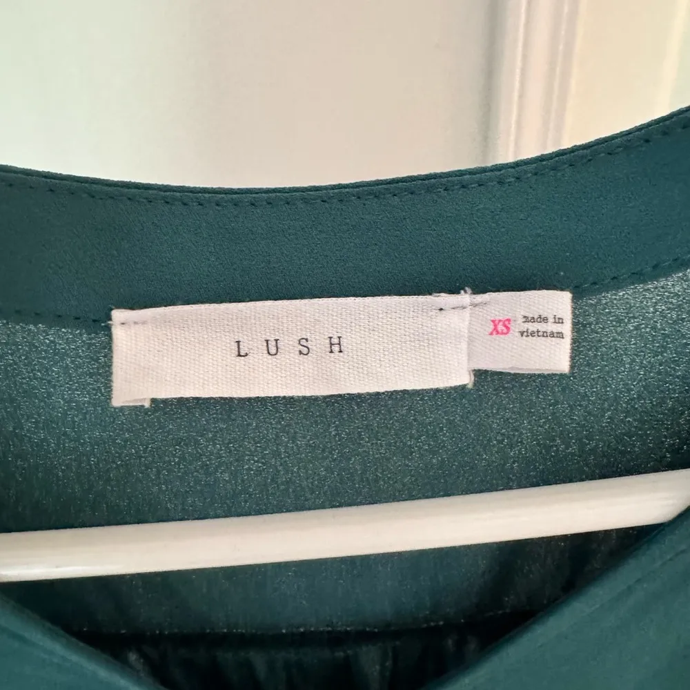 Emerald green boutique dress - Image 3