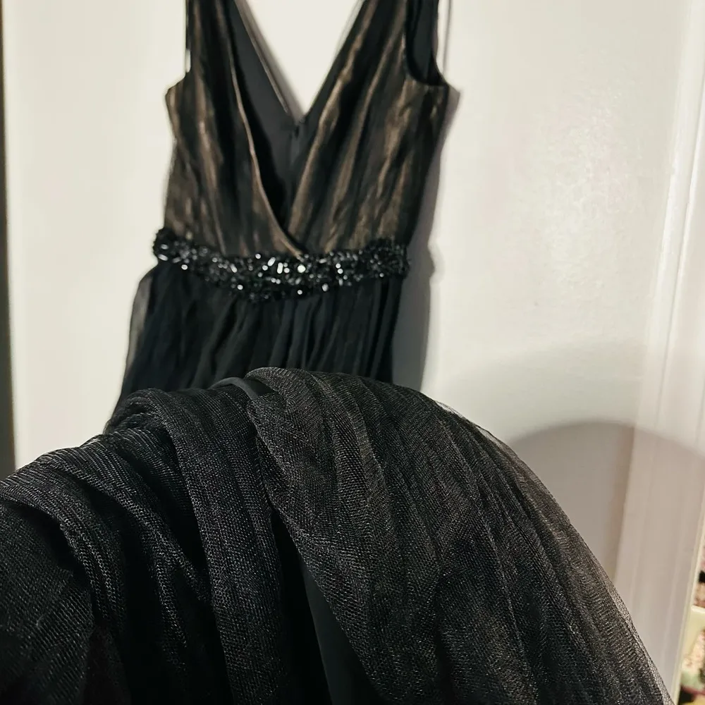 Badgley Mischka Black pleated Tulle Chiffon V-neck Gown size 2 - Image 9