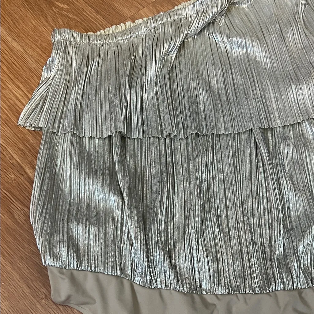 Express Metallic One-Shoulder Bodysuit worn one time. Large. Like new - Image 3