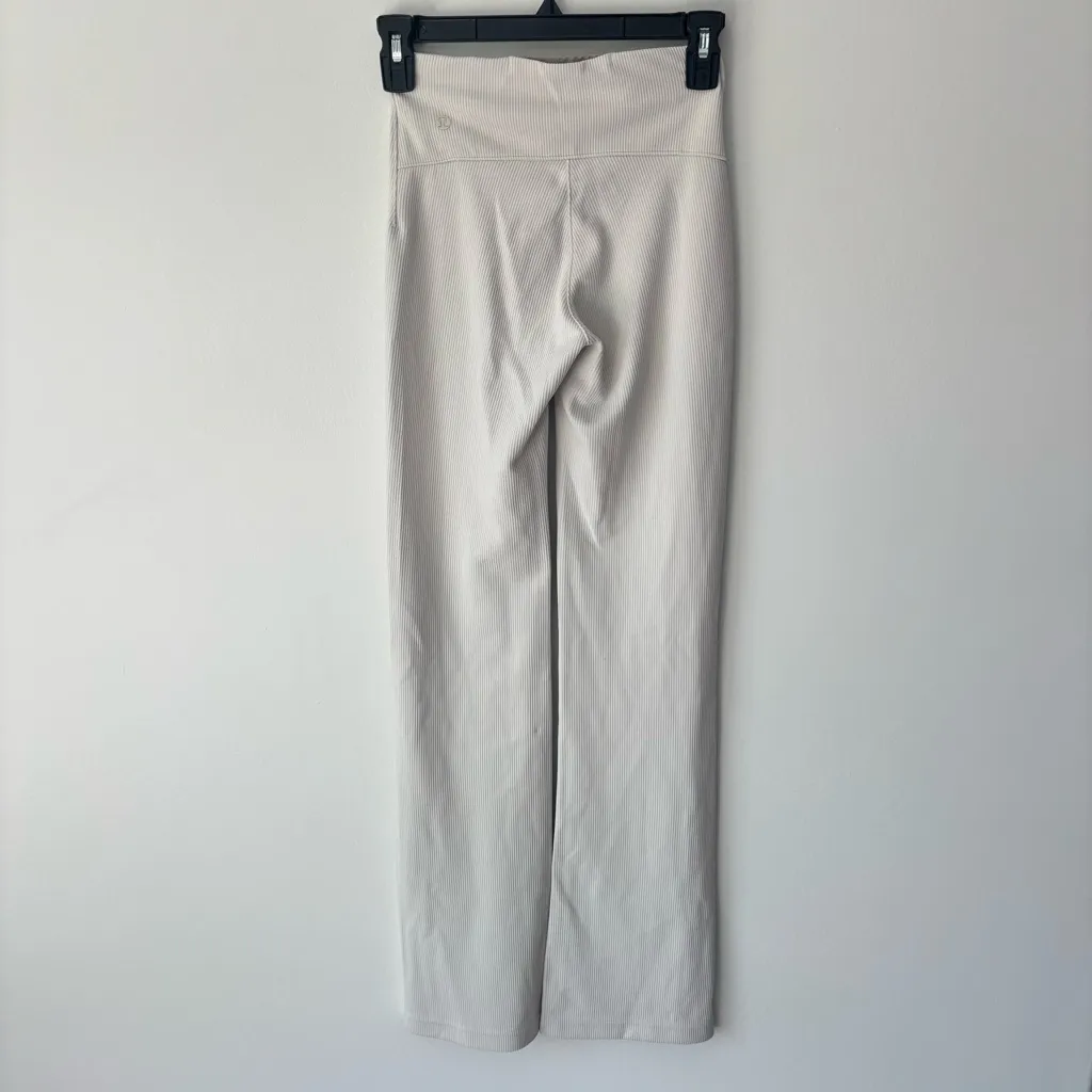 Lululemon  Ribbed Softstreme Zip-Leg High-Rise Cropped Pant Legging 25" in Bone - Image 11