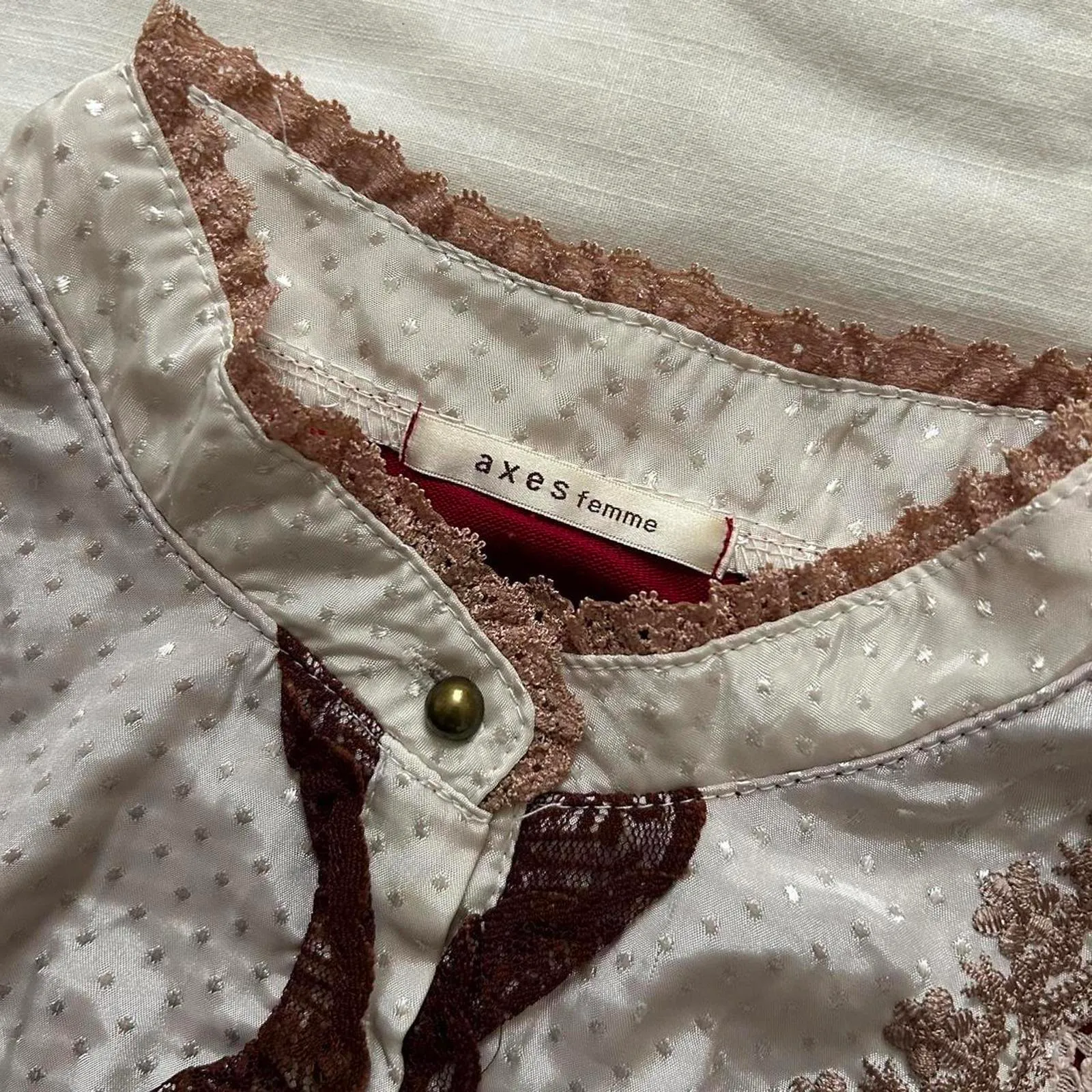 Axes femme Burgundy red and cream lace bib long sleeve blouse Size medium - Image 2