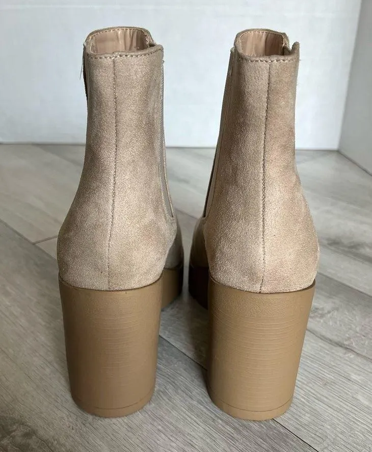 New!  Chelsea Ankle boots with lug sole chunky heel in wheat 10 tan - Image 8