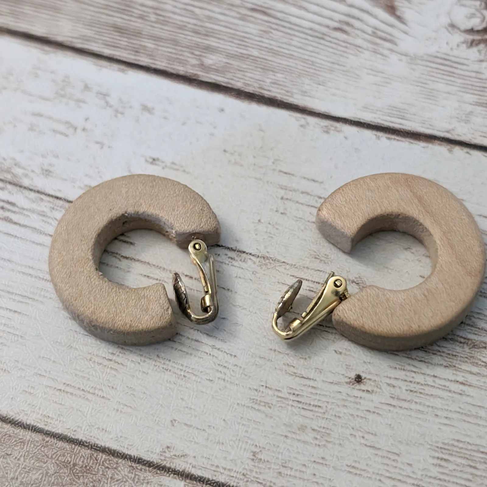 Vintage Clip On Earrings - Image 9