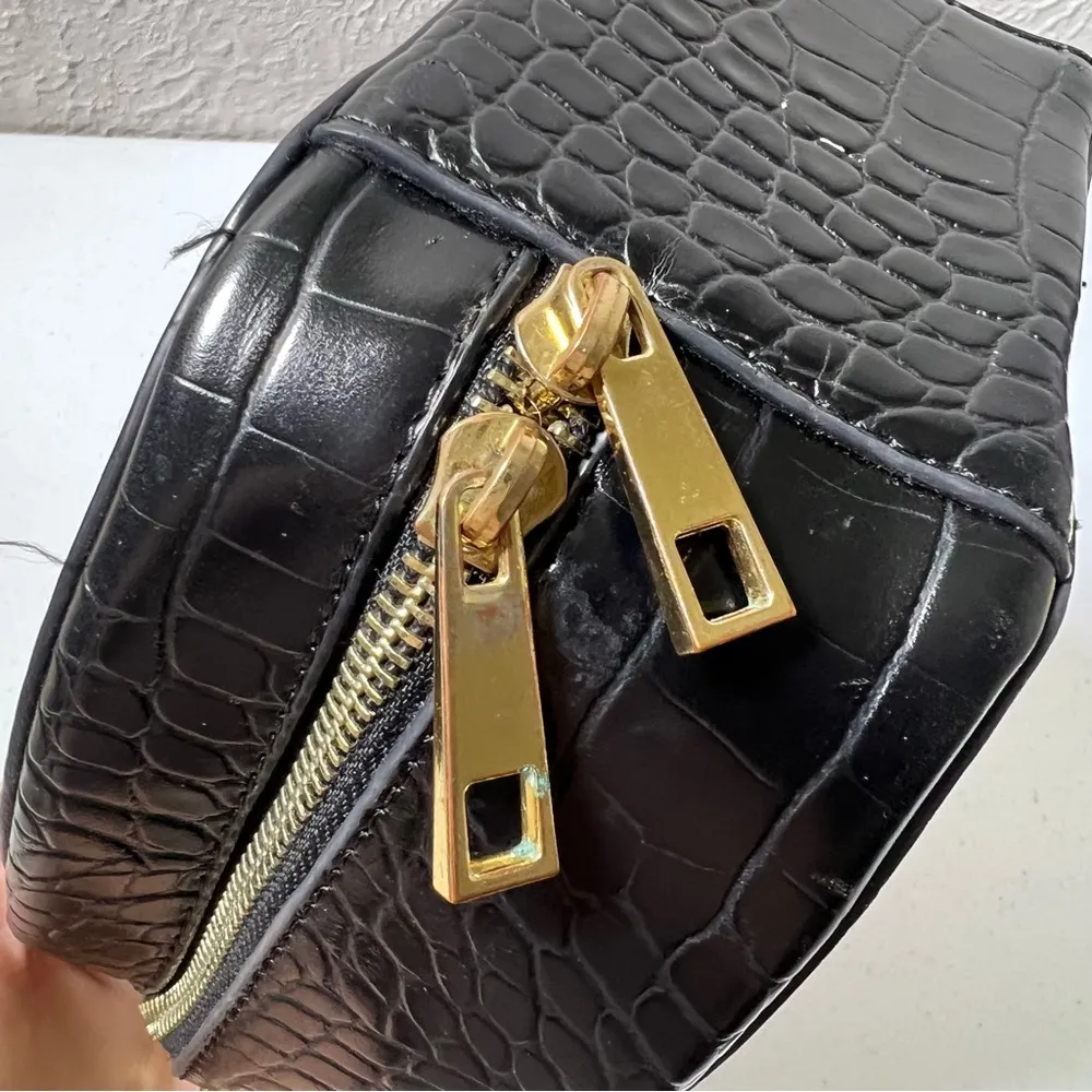 Forever 21 Black Faux Alligator Skin Crossbody Purse - Image 12