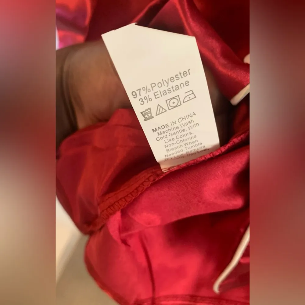 Dark pink satin 2 piece short pajama set (only one set for sale) Size XXL - Image 12