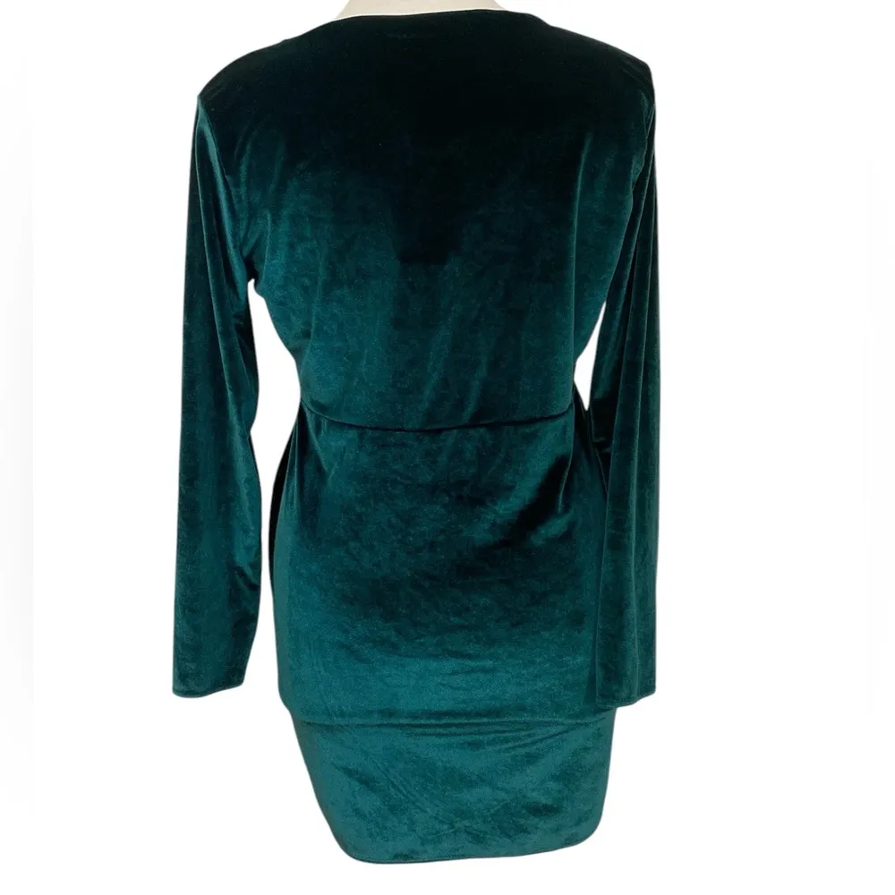 Boohoo green velvet Long Sleeve Faux wrap dress Size 16 - Image 2