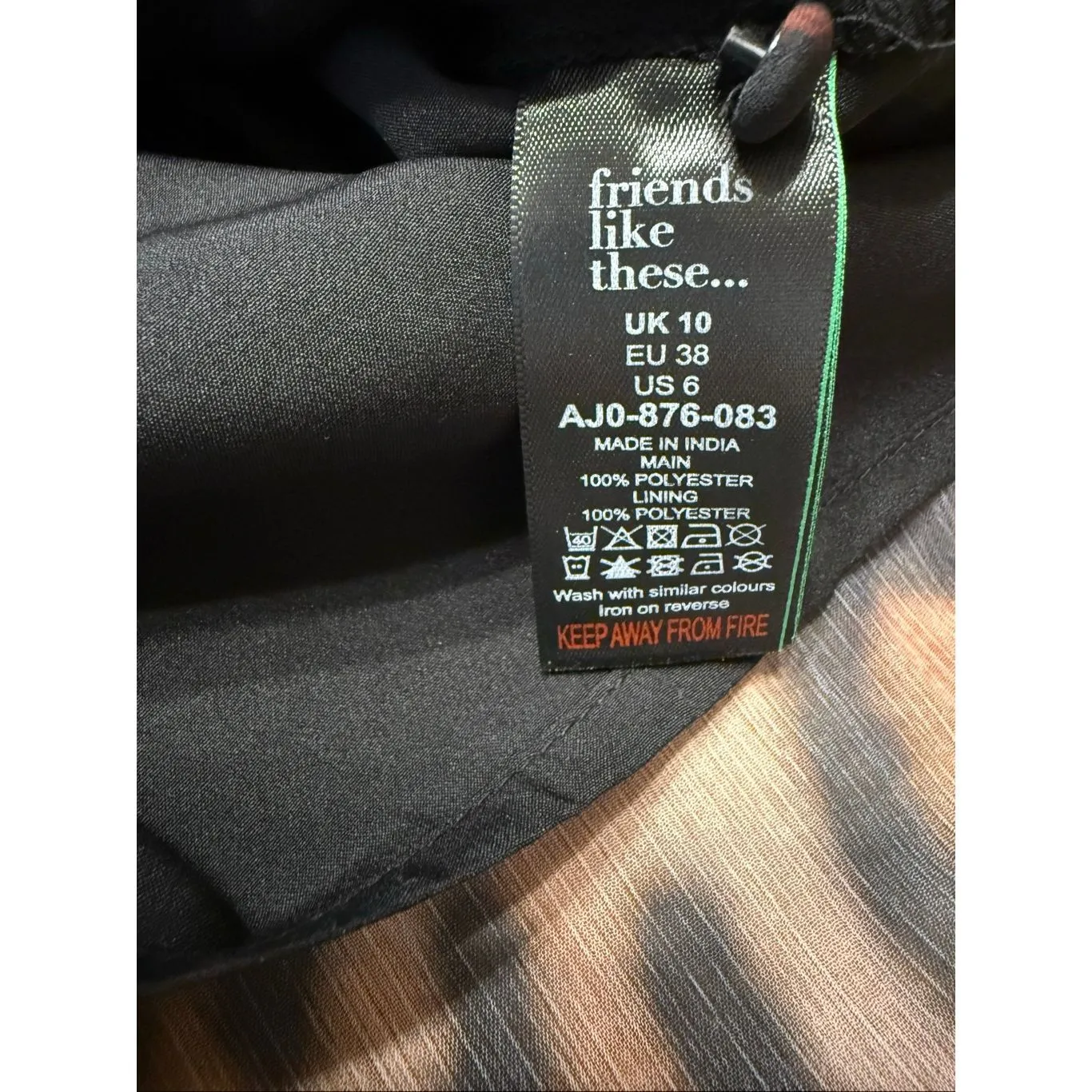 Friends like these Womens size 6 animal print chiffon Ruffle Top Black - Image 6