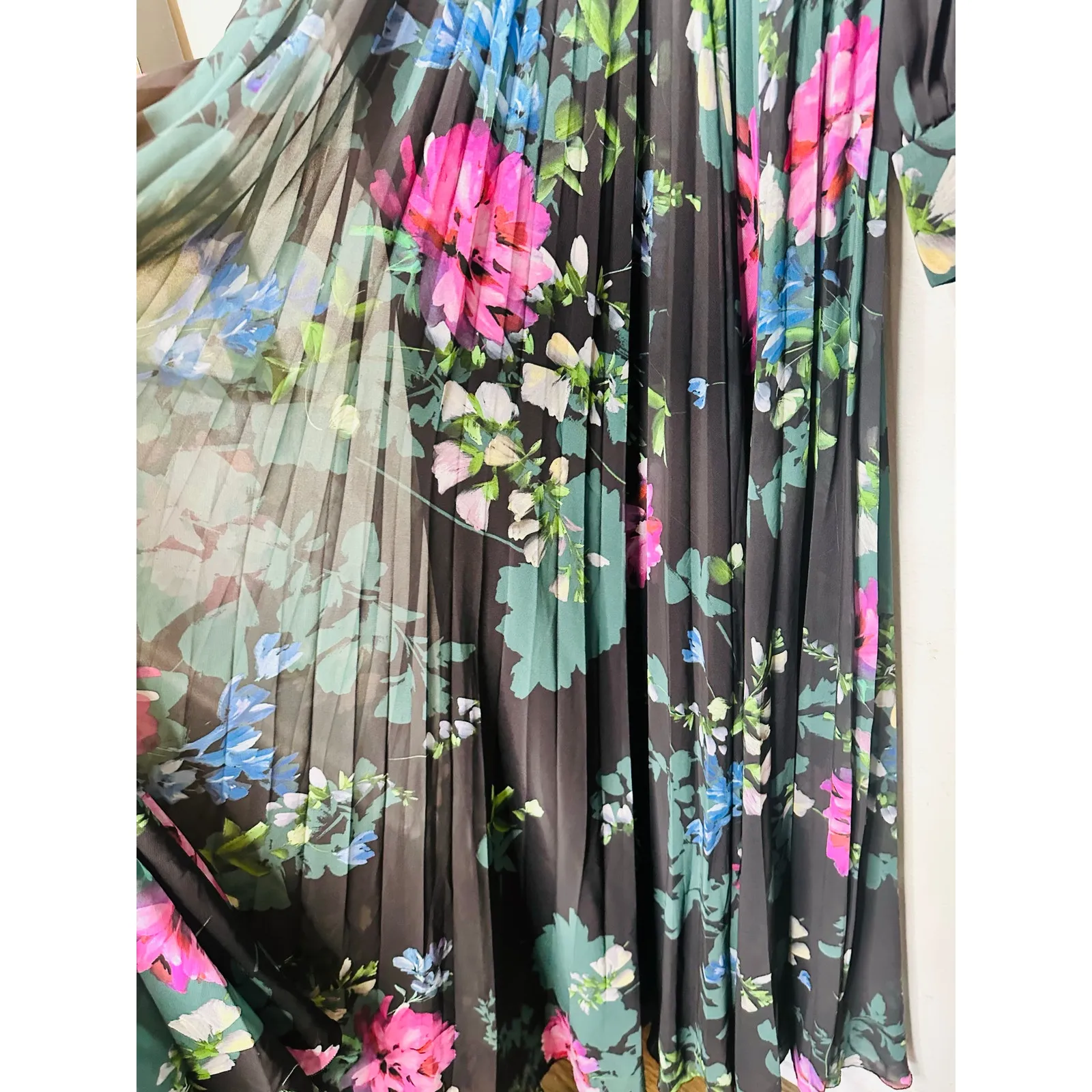 BADGLEY MISCHKA Black Green Floral Long Sleeve V-Neck Pleated Gown Size 4 - Image 12