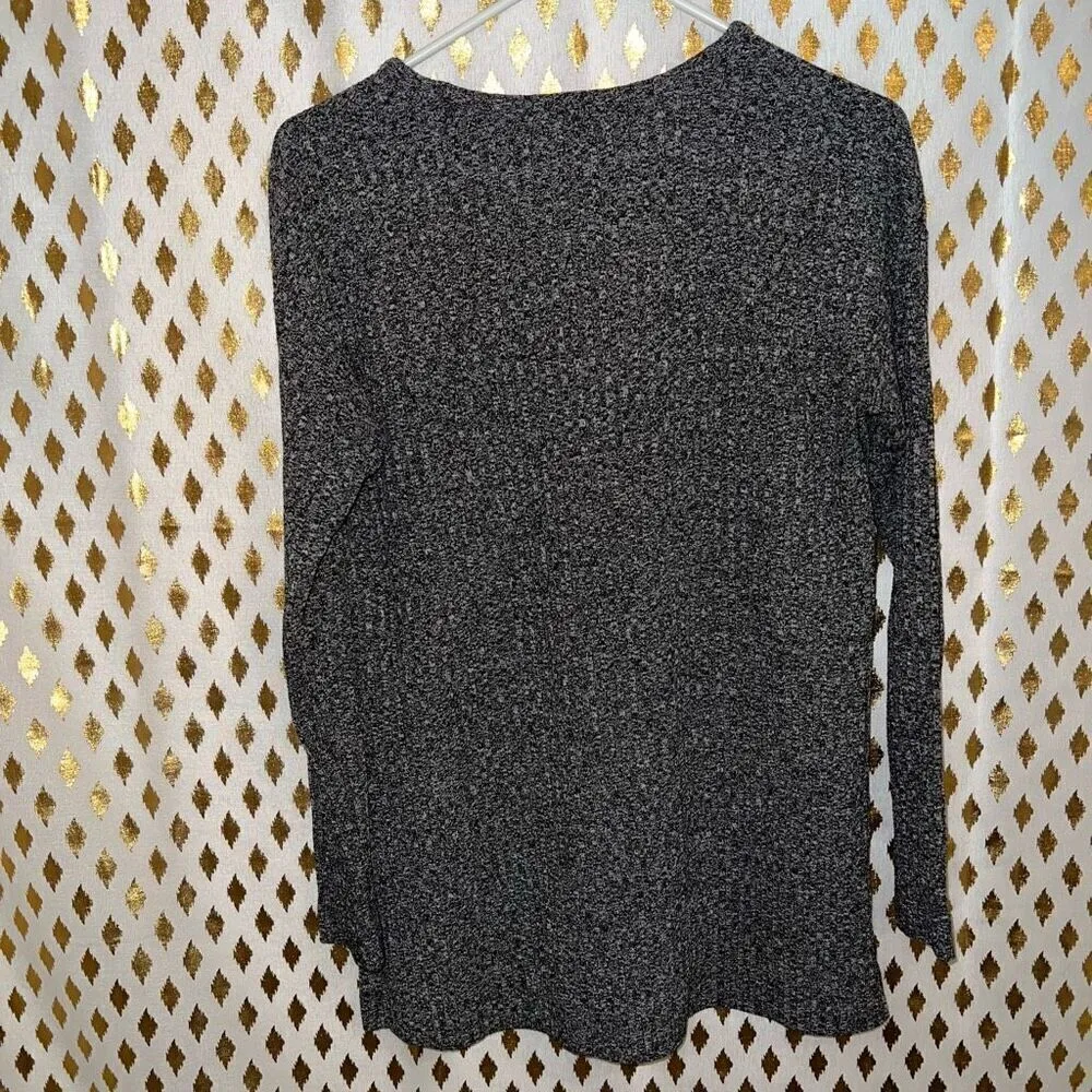 2 sweaters bundle set gray loft and red Charlotte Russe size S - Image 4